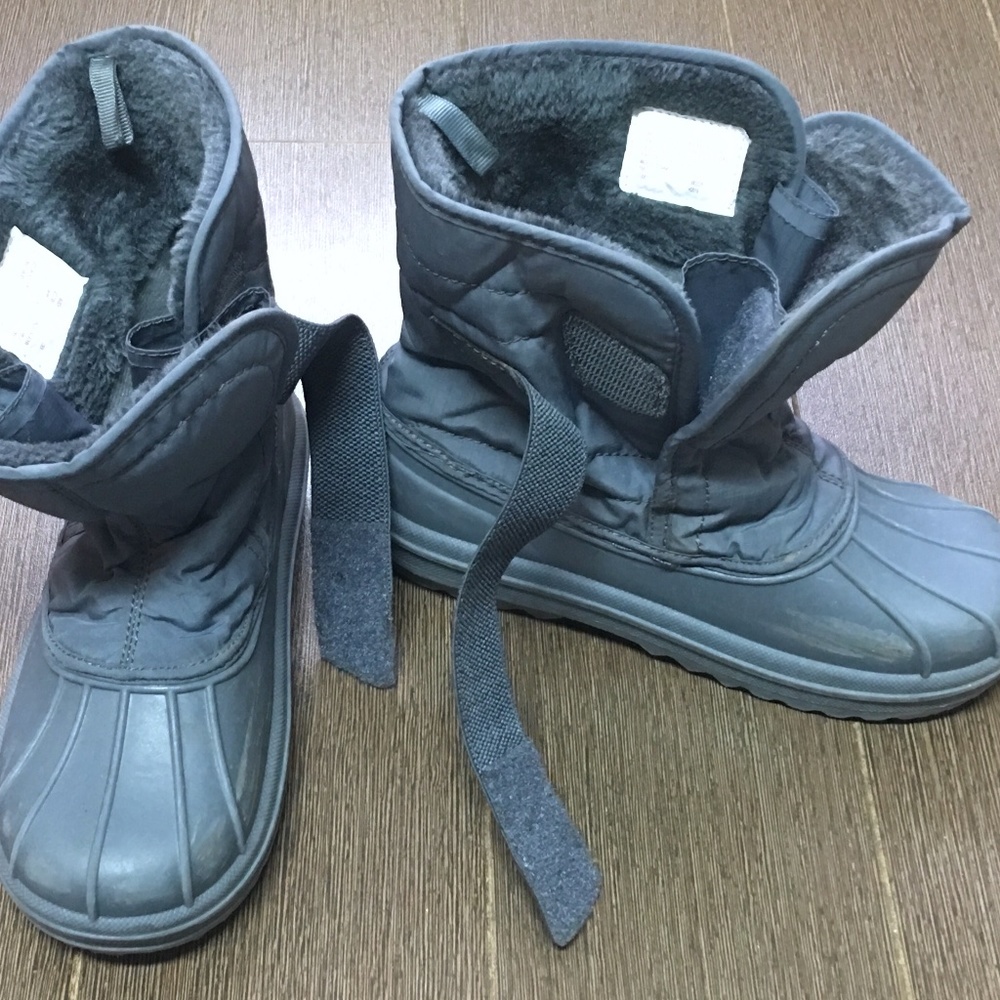 Children’s Place kid’s snow shoes
